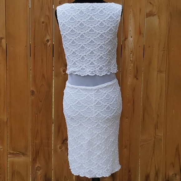 Bebe flirty scalloped lace dress - Picture 4 of 5